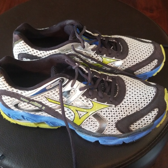 mizuno wave enigma 4 oro